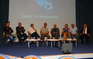 Présentation des équipes des sports collectifs, en mairie