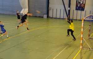 Yohan au tir lors d'une contre attaque.