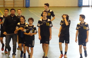 Retour aux vestiaires à la mi-temps.