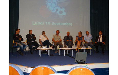 Présentation des équipes des sports collectifs, en mairie